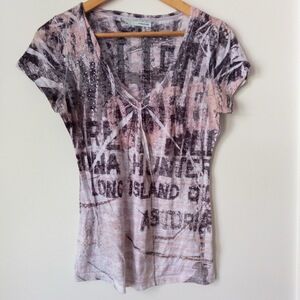 Y2K NYC Graphic Print Top Womens M Pink Gray Grunge Rhinestone 3D Urban Queens‎